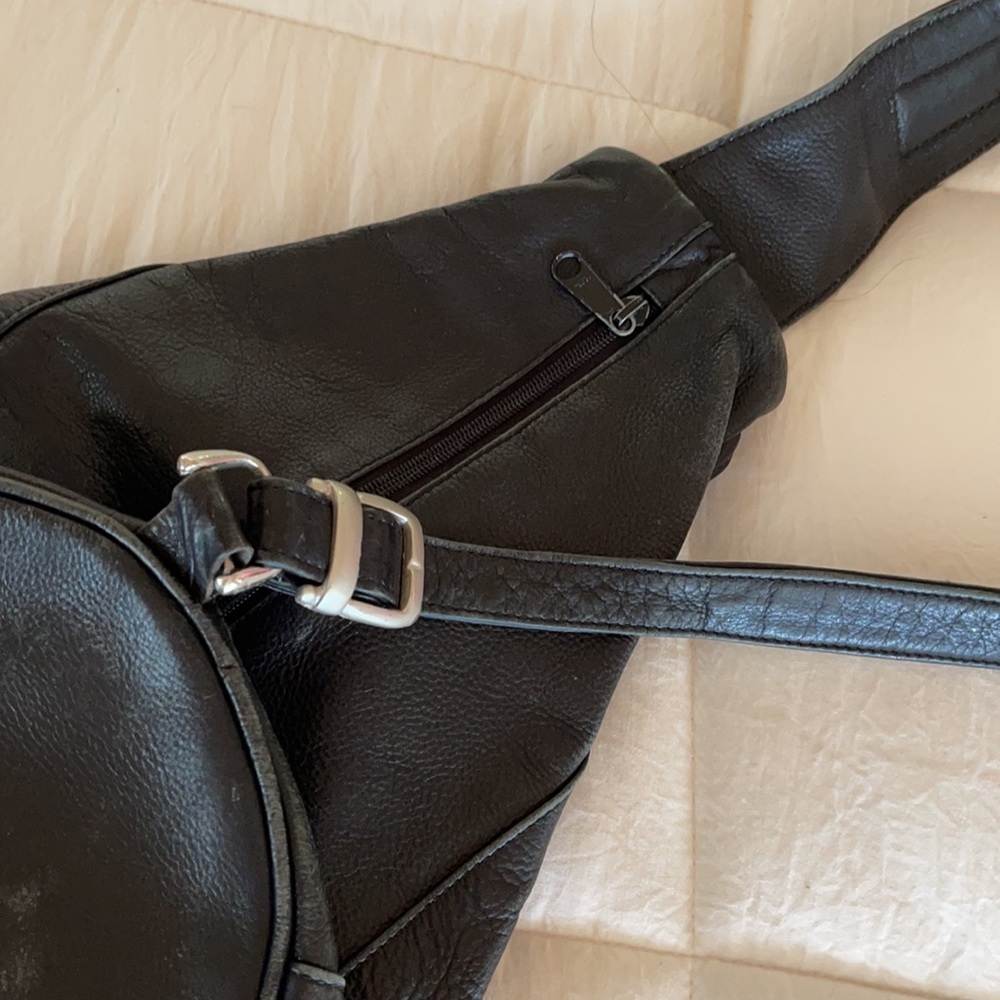 Leather backpack - Picture 4 of 5